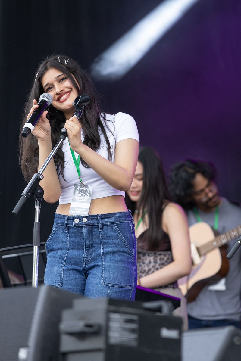 MasonPatriots's tweet image. 🎤 Calling All Performers!
Want to be part of one of Mason’s biggest traditions? 🌟 Auditions for Mason Day 2026 coming soon! We want to see YOU on stage! 🕺🎶 

🗓️ Tuesday, Nov 18
⏰ 9AM - 3PM
🔗 Register ahead in Mason360. Link in bio!

#StudentInvolvement #MasonDay2026