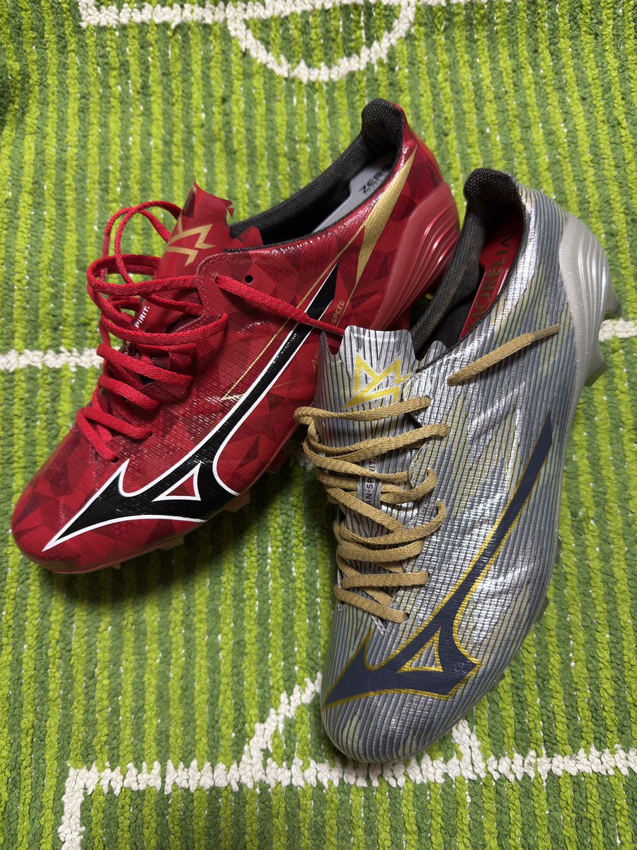 MiLnew1's tweet photo. アルファも初代、2、2ルビーとデザインがすこーし違うのがいいですね！

そしてレッドルビーパック4足目！ミズノの赤は強いですね！ https://t.co/IBla6eJKn8