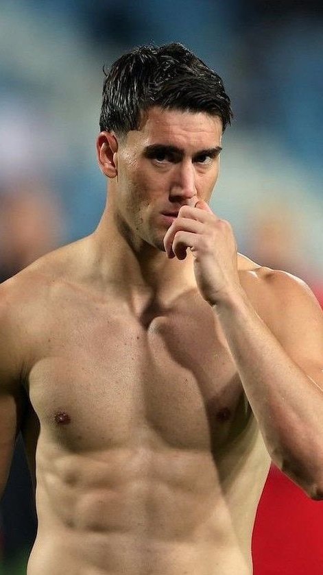FOOTBALLERS HOT 13K ⚽🔥👣 tweet media