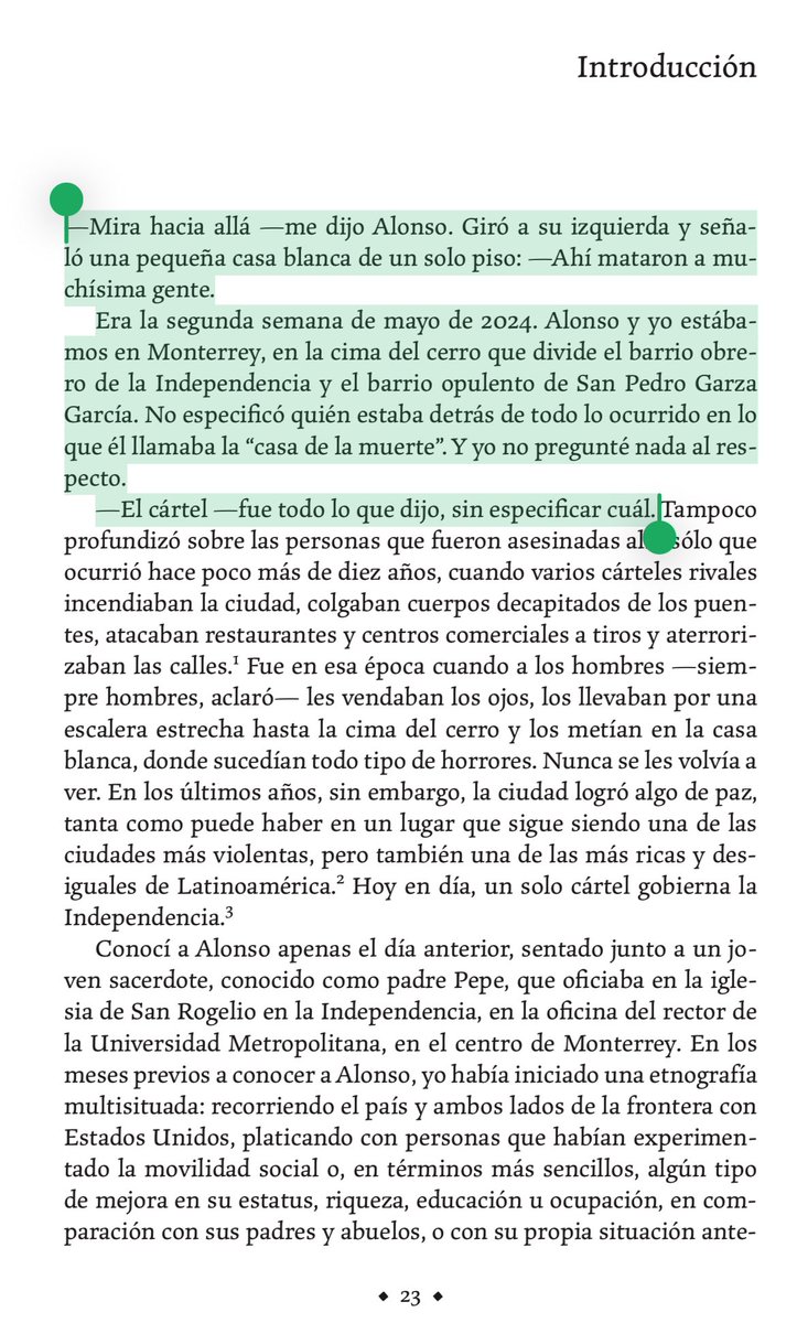El inicio del libro Lazos fuertes, lazos débiles. Una escena de las lomas de la Independencia en Monterrey: