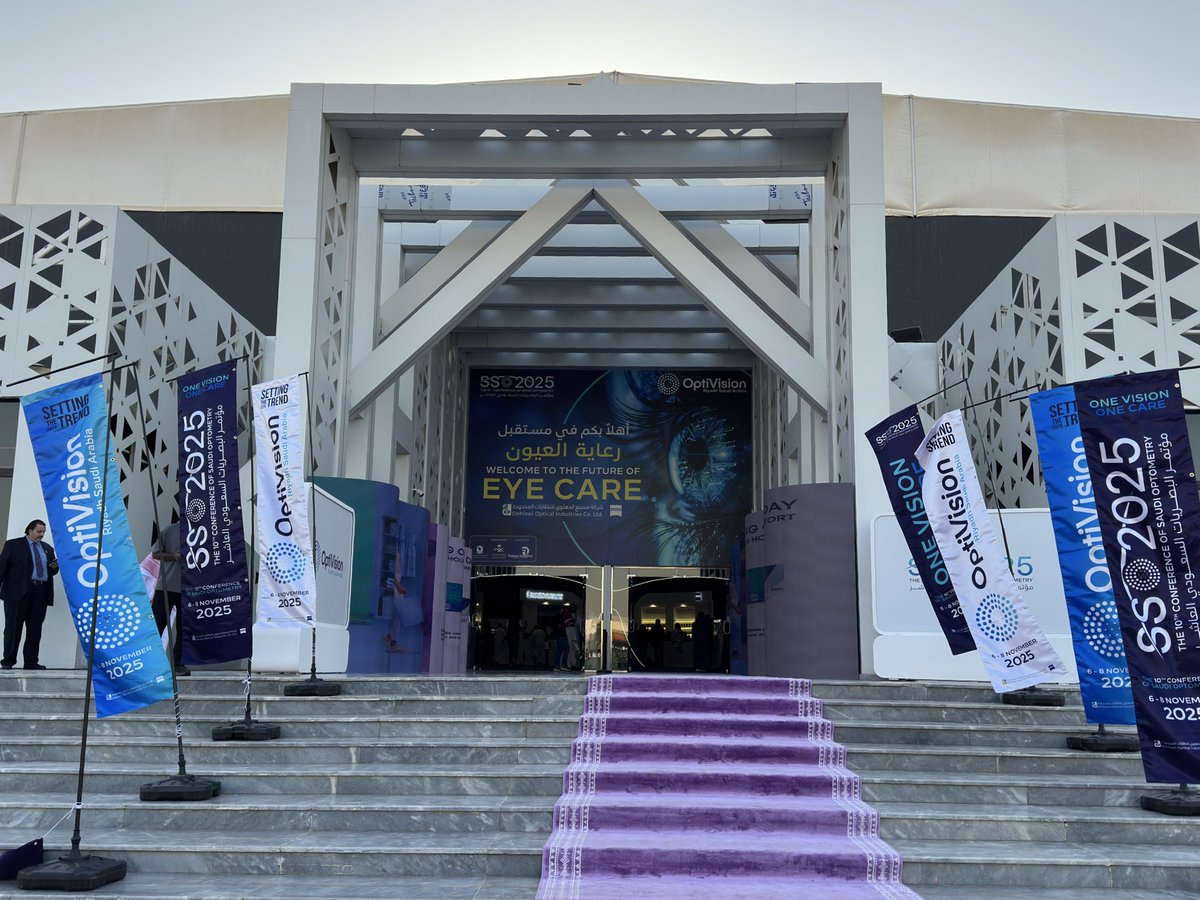 ODFaisal7's tweet image. يوم استثنائي فعلاً !!
يبدأ فيه #مؤتمر_البصريات_السعودي_العاشر وينطلق فيه نادي دكتور البصريات مع العدد الجديد لمجلة الكحّال 
سعيد جداً بكوني جزء من هذا اليوم الجميل والذي اكتمل جماله بمشاهدة المستقبل المشرق للبصريات 💙💚

وما خلصنا ننتظركم يومي الجمعة والسبت 🙌🏻