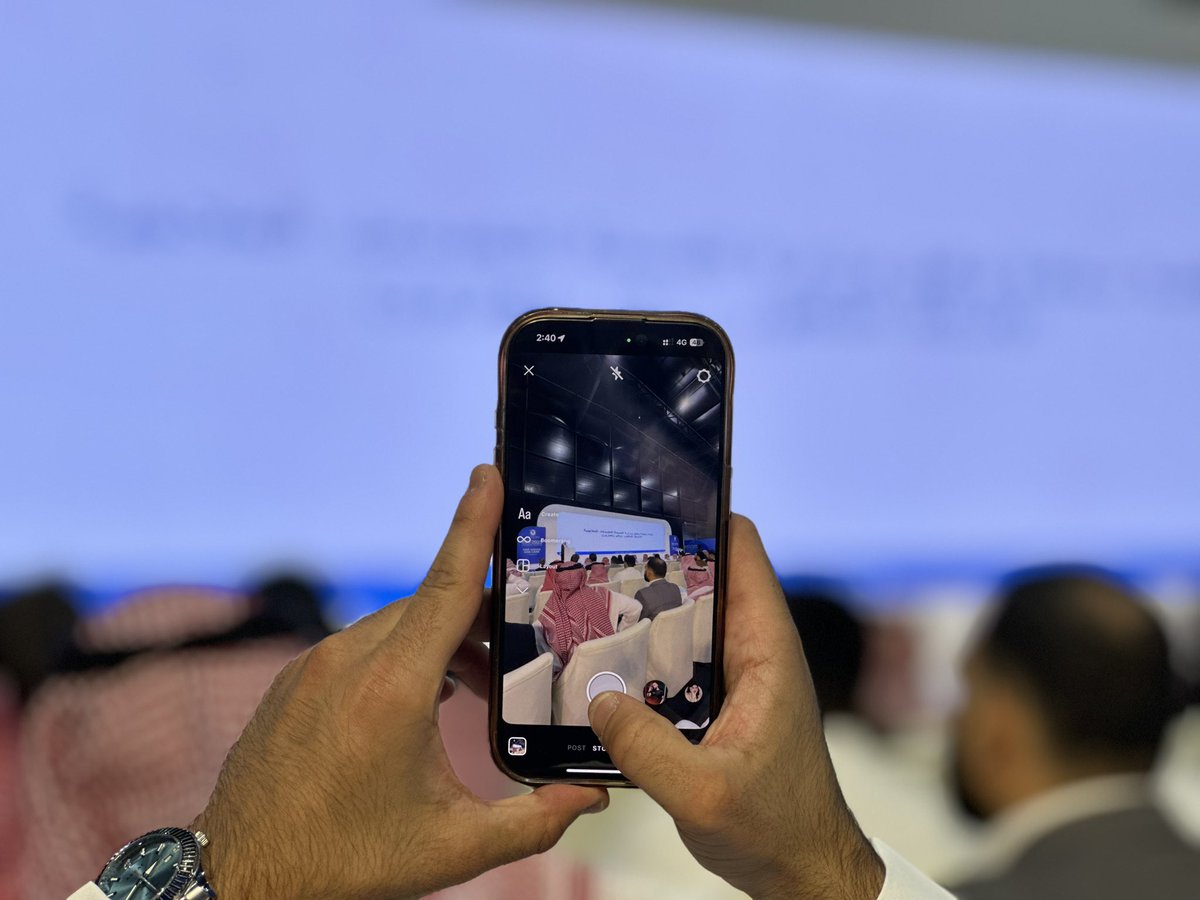 ODFaisal7's tweet image. يوم استثنائي فعلاً !!
يبدأ فيه #مؤتمر_البصريات_السعودي_العاشر وينطلق فيه نادي دكتور البصريات مع العدد الجديد لمجلة الكحّال 
سعيد جداً بكوني جزء من هذا اليوم الجميل والذي اكتمل جماله بمشاهدة المستقبل المشرق للبصريات 💙💚

وما خلصنا ننتظركم يومي الجمعة والسبت 🙌🏻