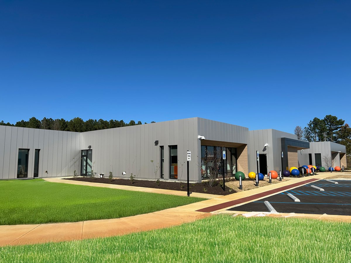 ModularGenius's tweet image. A leading manufacturing plant in Mississippi invested in a modern modular child care center to support its workforce. Modular Genius delivered a spacious, safe, and nurturing facility while minimizing disruption to plant operations.

hubs.ly/Q03S4gfl0