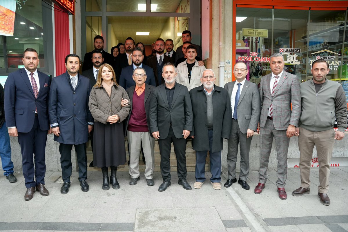 mhpgolbasi's tweet photo. Dinlemedik dert, paylaşılmadık sorun kalmayacak…
Tasanı dinlemeye, kaygını anlamaya, sıkıntını paylaşmaya geliyoruz.

Genel Başkan Yardımcımız Sn. Zuhal Topçu, MYK Üyelerimiz Sn. Çağatay Yıldız ve Sn. Oğuz Yılmaz, İl Başkanımız Sn. Alparslan Doğan, İl Başkan Yardımcılarımız ve Yönetim Kurulu Üyelerimiz, İlçe Başkanımız Sn. Abdurrahman Özçelik, İlçe Yönetim Kurulu Üyelerimiz, Meclis Üyelerimiz, İlçe KAÇEP Yönetim Kurulu Üyelerimiz ile birlikte Gölbaşı esnaflarımızı ziyaret ederek Genel Başkanımız, Bilge Liderimiz Devlet Bahçeli Beyefendi’nin selamlarını ilettiler.

Nazik misafirperverlikleri için Gölbaşı’mızın değerli esnaflarına teşekkür ederiz.