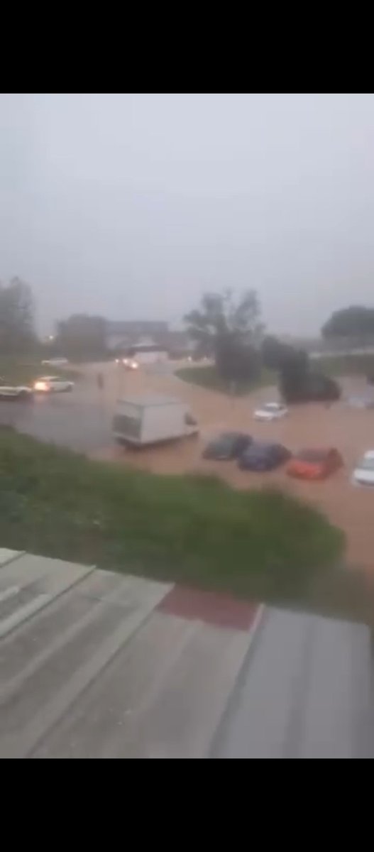 Gracias a Protección Civil, a las Fuerzas y Cuerpos de Seguridad  por su gran trabajo durante la jornada de hoy.
Badia es zona inundable y debemos trabajar para contar con un plan eficaz y unos mantenimientos adecuados, que hoy siguen siendo deficientes.
#BadiaDelValles #Badia