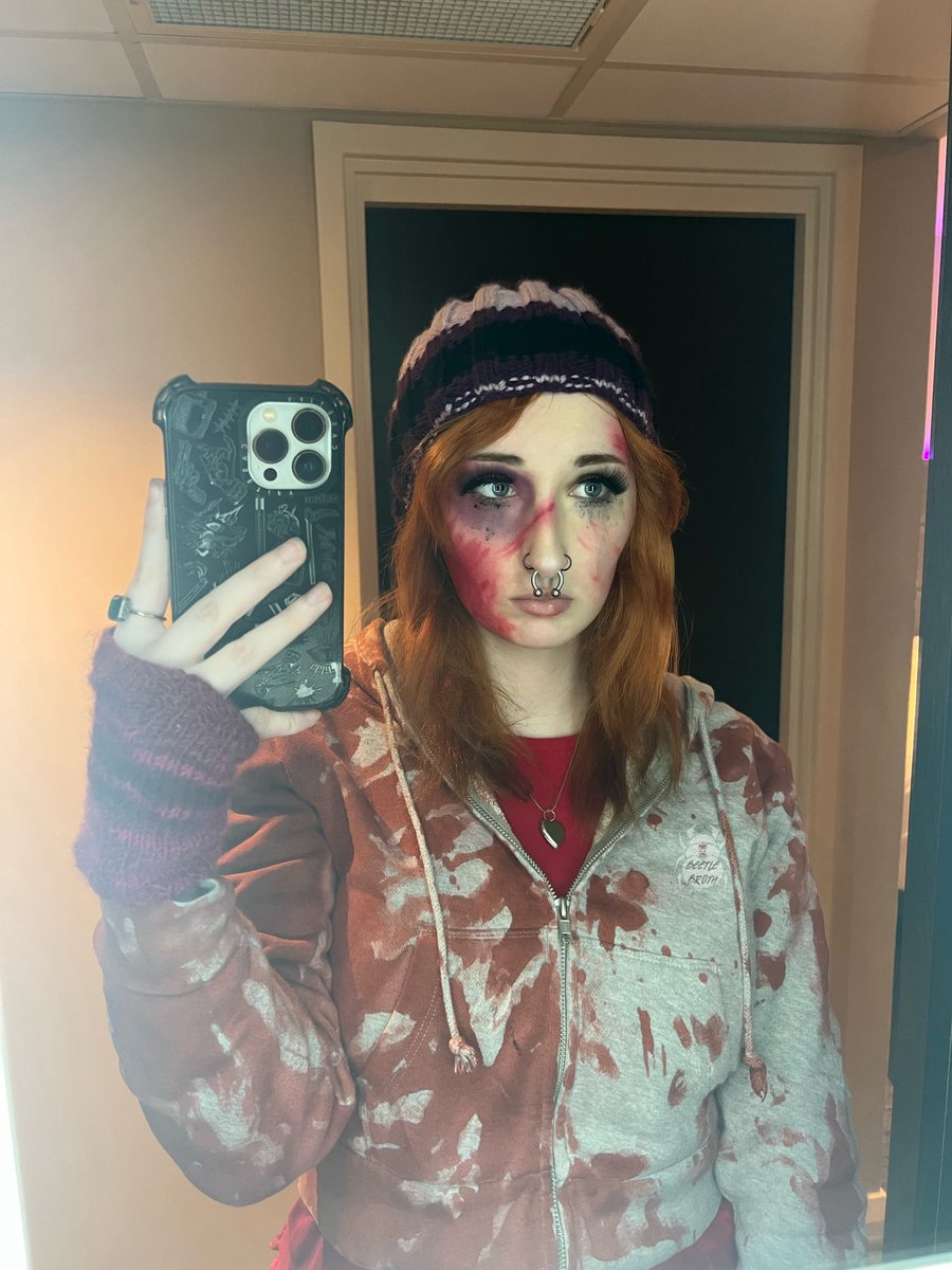 nobody at the halloween function knew Until Dawn <\3