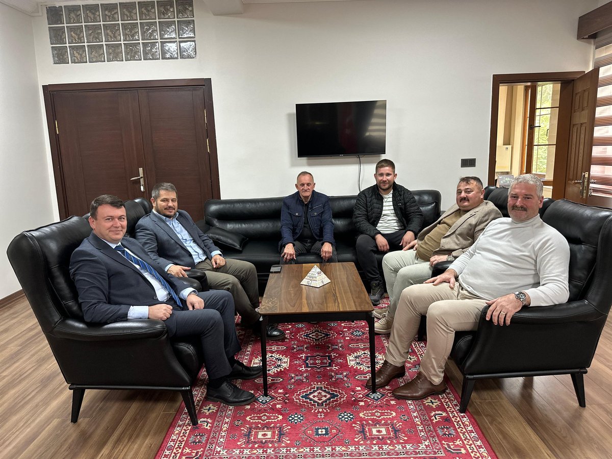 HKarasu39's tweet photo. Babaeski İl Genel Meclis Üyemiz Yasin Kahraman ve Kent Konseyi Başkanı Şafak Memi ile birlikte,
Pehlivanköy Belediye Başkanımız Gündüz Hoşgör İlçe Başkanımız Mehmet Ali Peker Başkanlarımız ziyaret edip,
#Akarca ve #Yeşilova köylerimizi ziyaret ettik.
⤵️ https://t.co/7QiObjOalo