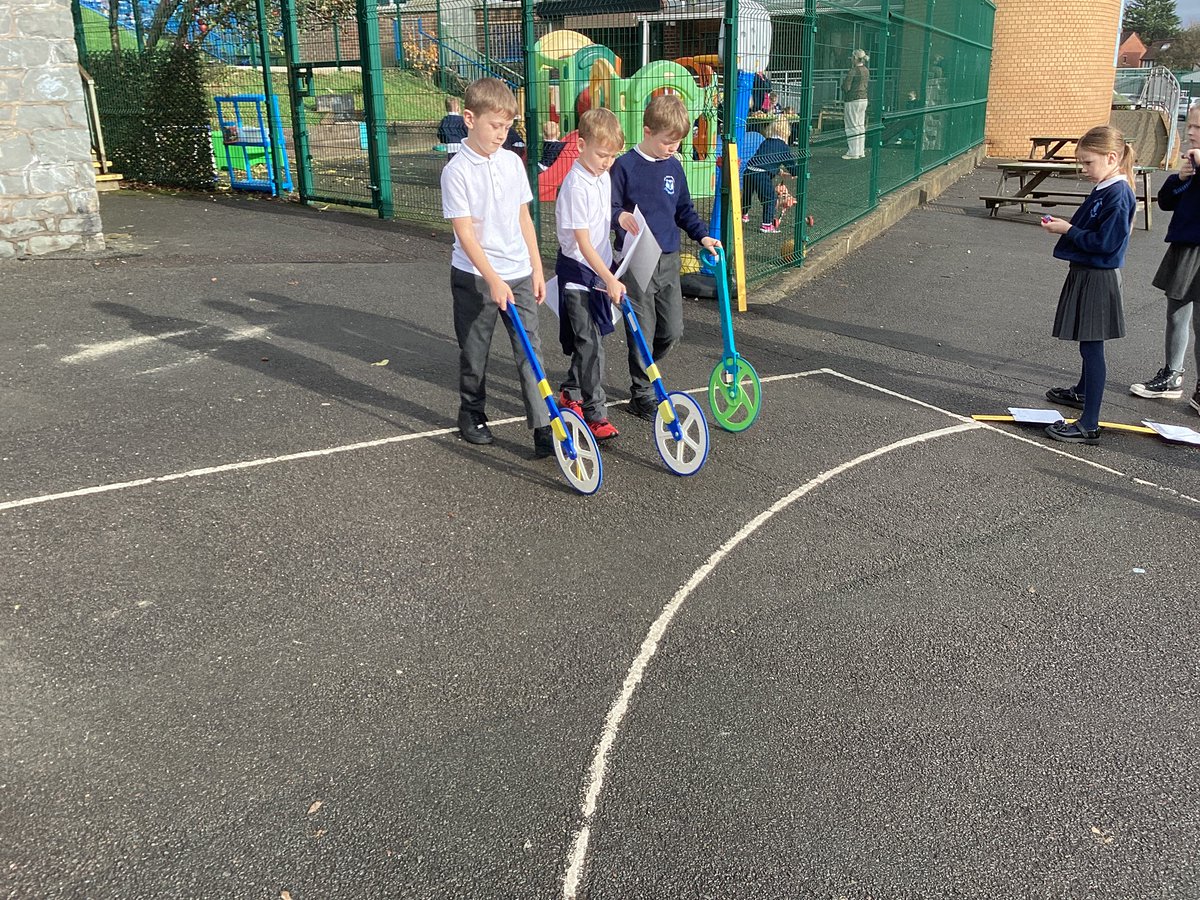 HolyChildPSBel's tweet photo. P5A loved using different pieces of equipment to measure varied lengths as part of our Outdoor Classroom Day. 

#SharingCaringLearning #outdoorclassroomday #outdoorlearning #practicalmaths #maths #measuring @OutdoorClassDay https://t.co/6VPB2GhXG1