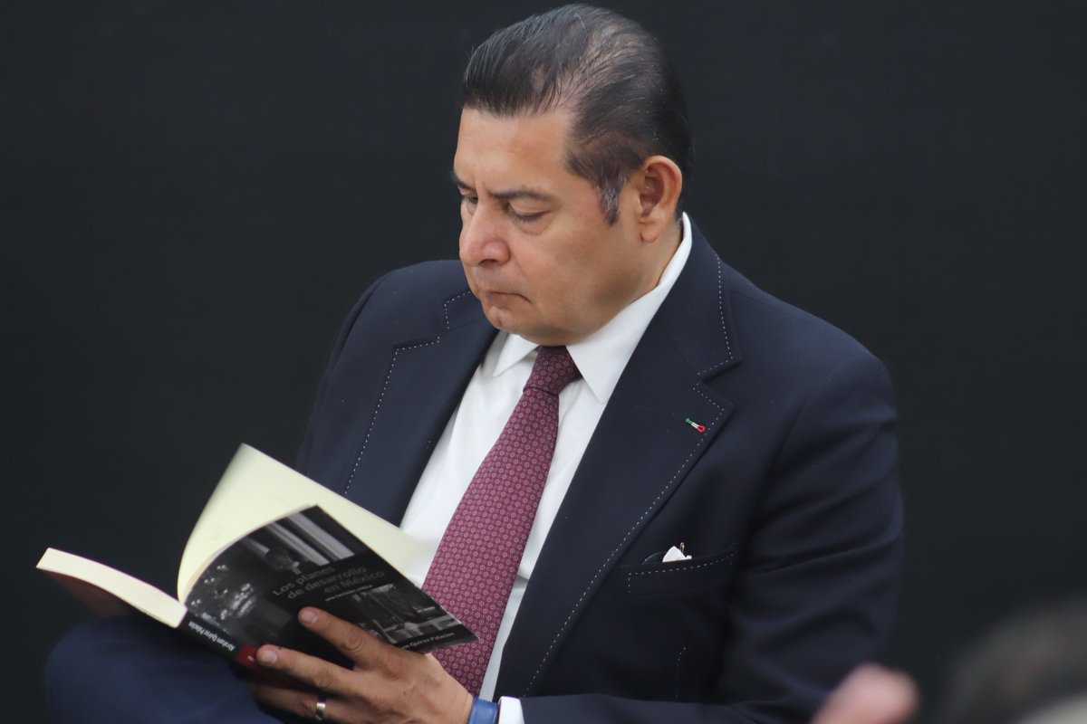Tuve el gusto de presentar mi libro “Los planes de desarrollo en México: una revisión crítica”, acompañado por el gobernador del Estado, <a href="/armentapuebla_/">Alejandro Armenta</a>.

Fue un espacio muy valioso para reflexionar sobre cómo se han construido los proyectos de nación a lo largo de los años.