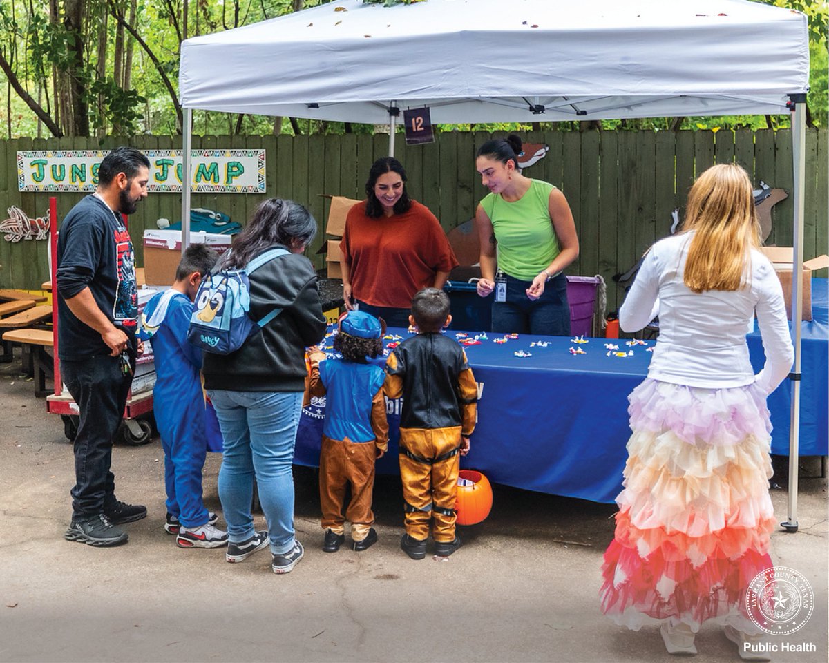 Public Health is for all ages! Thank you @fortworthzoo for hosting members of our Environmental Health team at this year’s Boo at the Zoo educating families about zoonotic diseases and proper hand hygiene. 🧼🐾