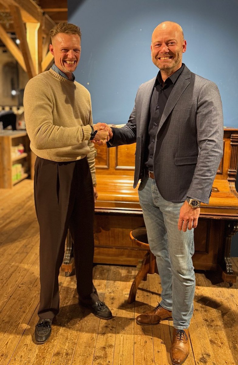 Unaniem gekozen! 🙌 

<a href="/PascalZuijd/">Pascal Zuijderwijk</a> is onze lijsttrekker voor de komende gemeenteraadsverkiezingen. Voor vrijheid, verantwoordelijkheid en een vitale Krimpenerwaard 💙

#lokaalliberaal #Krimpenerwaard #GR2026

📸 Jasper Molendijk (voorzitter) en Pascal Zuijderwijk (lijsttrekker)