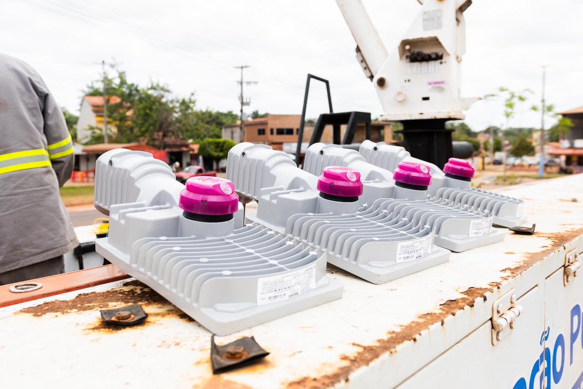 As lâmpadas antigas estão dando lugar à tecnologia LED!
Mais economia, eficiência e segurança nas ruas de Pinheiro.