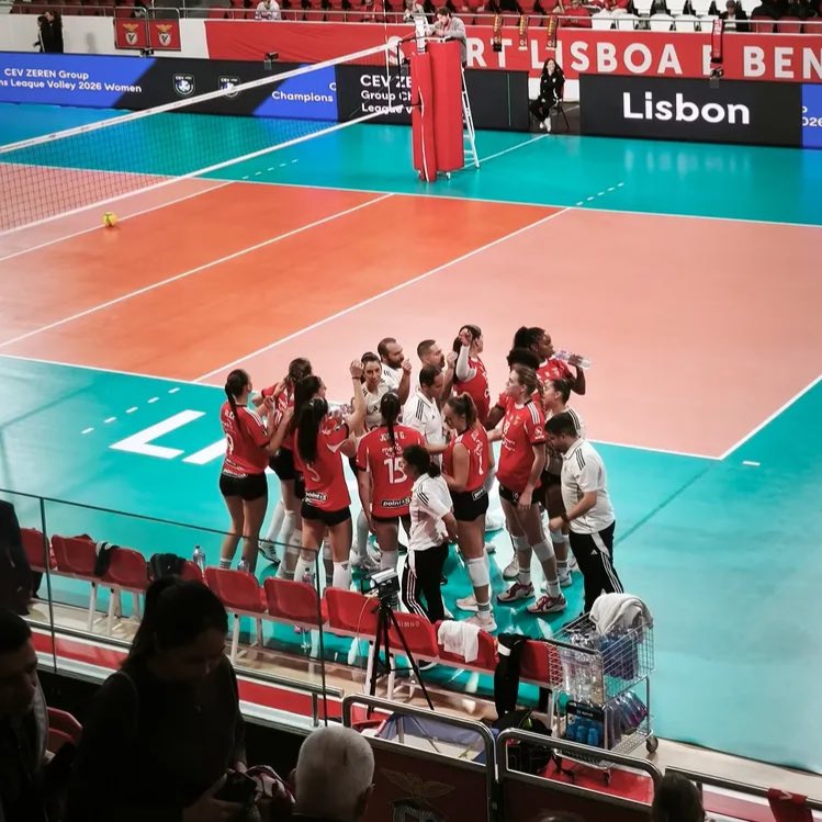 Voleibol Feminino: O SL Benfica venceu o OTP Banka Branik por 3-1, na 1ª mão da 3ª ronda de apuramento para a fase de grupos da CEV Champions League. (23-25, 25-18, 28-26 e 25-18) #VóleiBenficaFem #CLVolleyM