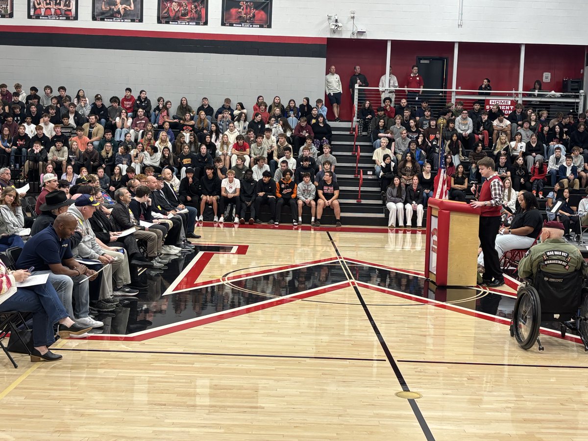 Today, Maryville High School held a special Veterans Day ceremony to honor the brave men and women who have served and are serving our country. We are deeply grateful for their sacrifice and service. ❤️🤍💙
 #WeAreMaryville #VeteransDay #ThankYouVeterans