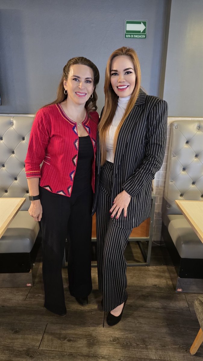 Una grata coincidencia con la Senadora <a href="/caroviggiano/">Carolina Viggiano</a> SriaGral del CEN del <a href="/PRI_Nacional/">PRI</a>. Siempre es enriquecedor coincidir con mujeres comprometidas con las causas sociales, el trabajo territorial y el fortalecimiento de nuestro partido.
Desde #Sinaloa reafirmamos el compromiso