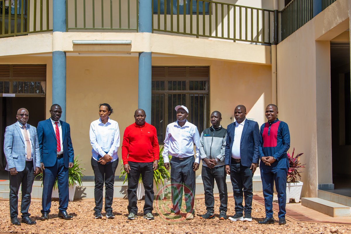 RTNBurundi's tweet image. À Busoni, le nouvel Administrateur communal exercera dans un nouveau bâtiment

Le Président de la République a officiellement inauguré ce 06 novembre 2025 le nouveau bâtiment administratif de la Commune de #Busoni, qui abritera plusieurs services.

Ce bâtiment en étage a été