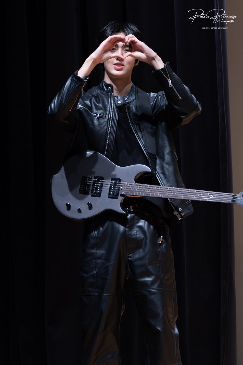 ☆𝒫ℯ𝓉𝒾𝓉ℯ 𝓅𝓇𝒾𝓃𝒸ℯ𝓈𝓈ℯ☆ tweet media