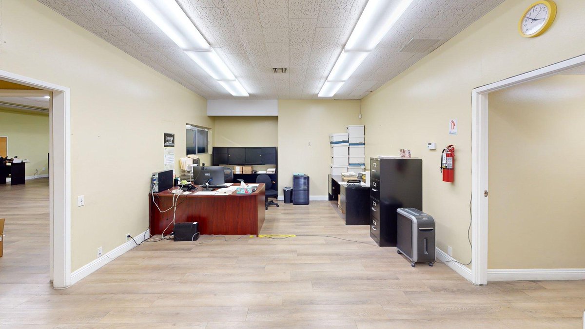 For Lease | Los Angeles, CA
±19,896 SF freestanding bldg on ±0.87 AC. 1 GL &amp; 2 DH doors, 16’ clear, 800A power, 20 parking, heavy mfg zoning.

💲 $1.35 Gross ($26,860/mo)
📍 206 W 140th St, Los Angeles, CA

Contact Lee &amp; Associates for details.