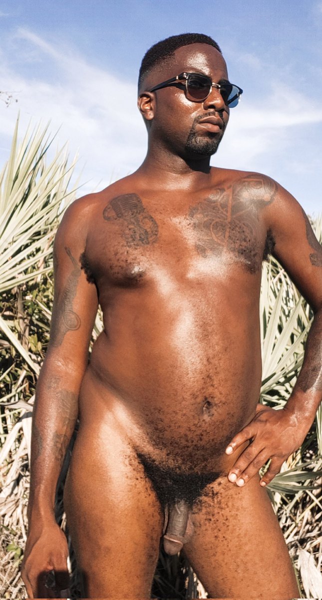 " Nature's finest" #nakedthursdays #nakedinnthesun #malebodypositivity #melanin