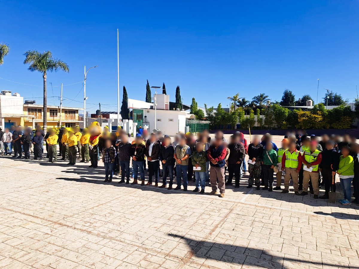 Como parte de las acciones del acuerdo presidencial para sanear los tres ríos más contaminados del país, la Profepa, <a href="/conagua_mx/">Conagua</a>, <a href="/SEMARNAT_mx/">SEMARNAT México</a> y @Conafor, así como autoridades estatales, municipales y la ciudadanía, participaron en una Jornada de Limpieza en la Barranca Las