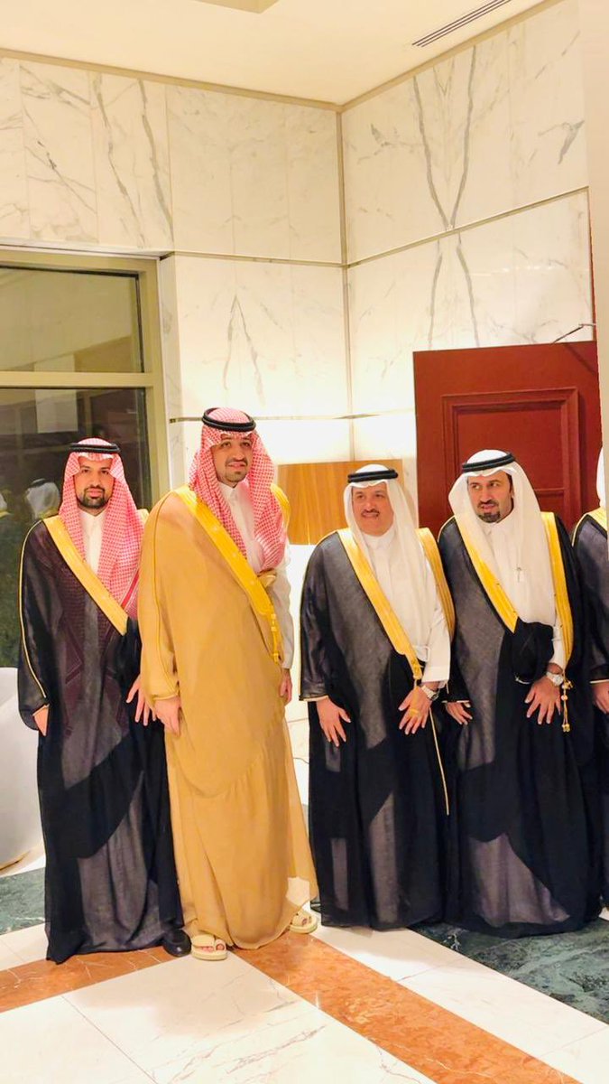 almashi11's tweet photo. تشرفت هذا المساء بحضور حفل زواج الشاب ناصر ابن محافظ #الحجرة الأستاذ بندر بن سويلم العضيلة، وتشرفت بالتقاط هذه الصورة برفقة صاحبي السمو الملكي الأمير سعود والأمير عبدالعزيز ابناء  سمو سيدي أمير منطقة #الباحة الأمير الدكتور حسام بن سعود حفظه الله 
مناسبة عامرة بالمحبة والفرح مع الأمنيات بالحياة السعيدة للعريسين