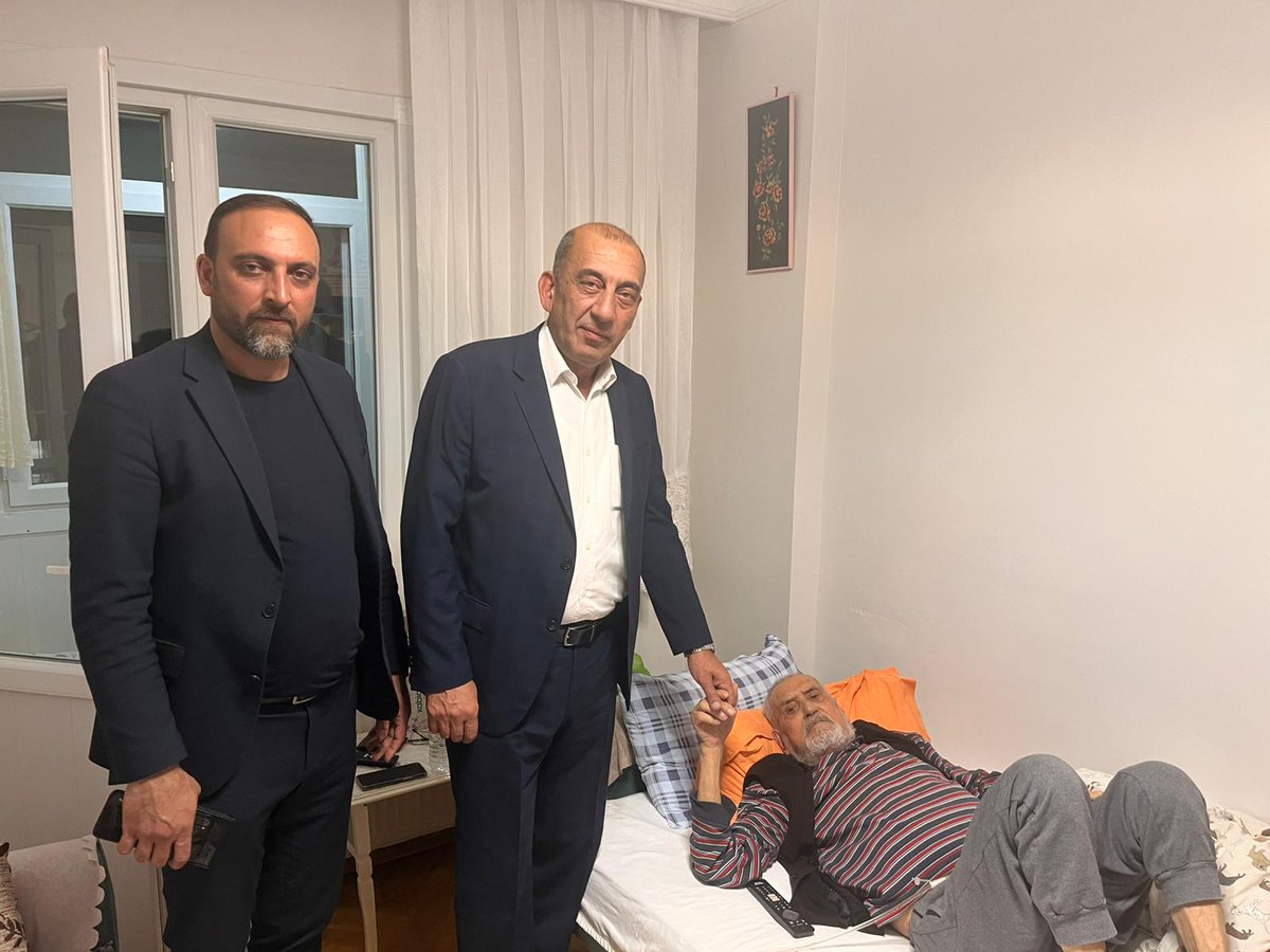 Genel Başkanımız Sn.Devlet BAHÇELİ Beyin talimatları ile “#HayırlıGünlerKomşum” ve “#DerdinDerdimizdir”  ziyaretleri kapsamında,
İlçe Başkanımız Sn.Sezgin Çamur, İlçe Başkan Yardımcılarımız ile birlikte Ambarlı Mahallemizdeki YAVAŞ Ailesini ziyaret ettik ve Liderimiz Sn.Dr.