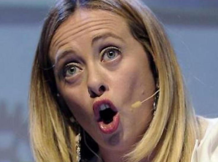 La Banca d'Italia boccia la manovra 
L'Istat boccia la manovra
Il sindacato di polizia boccia la manovra
La Corte dei Conti boccia la manovra
I comuni bocciano la manovra
i medici bocciano la manovra
Bocchino: è colpa del superbonus🤣🤣🤣🤣
#ottoemezzo