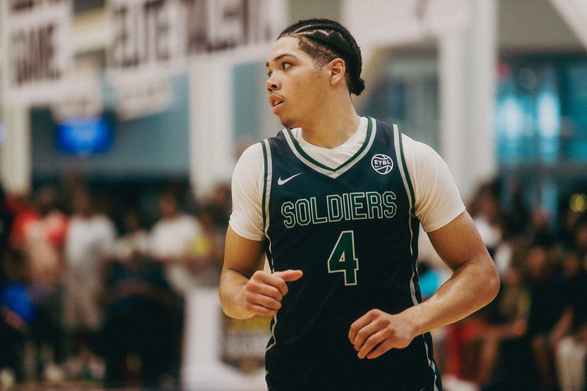 I love how some media members have actively said “Tyran Stokes hates when the media leaks things”

&amp; then those same media members keep leaking info about him and acting like the kid is a bad person

At this point our media might be what keeps Stokes out of Lexington lol