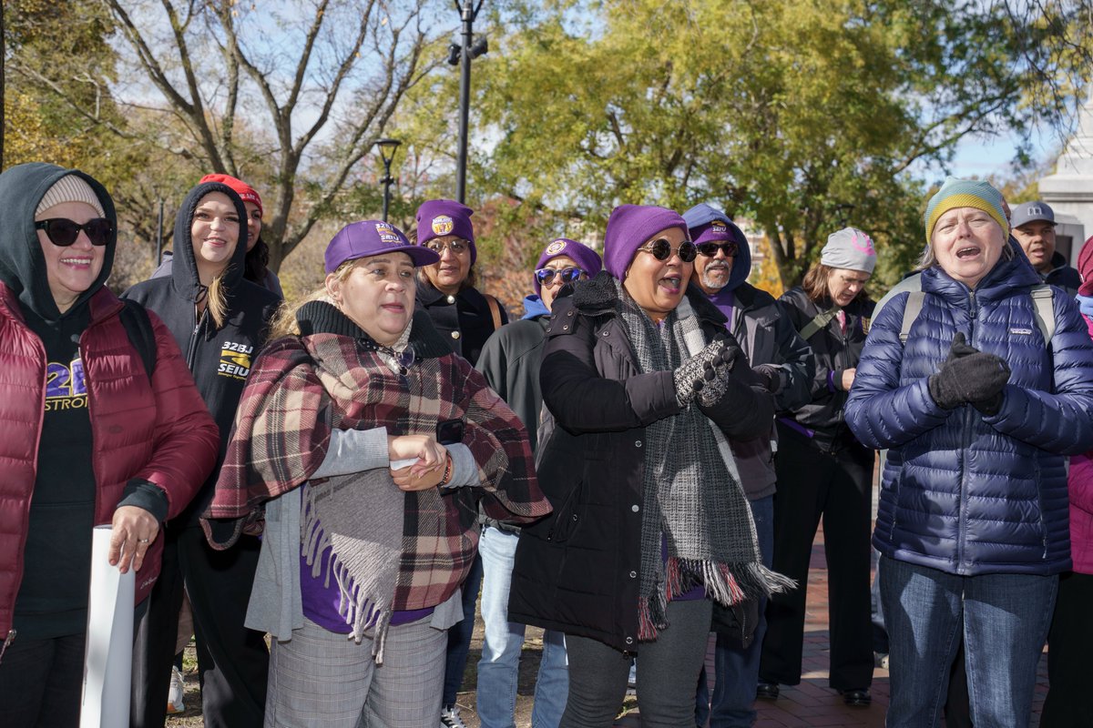 32BJSEIU's tweet photo. TODAY: @Harvard custodians and security guards held a rally on behalf of over 1,100 members currently in negotiations. 

With 10 days left until contract expiration, @Harvard has offered no wage increases for workers despite the high cost of living in MA. 

SHAME! https://t.co/o5moB82xsx