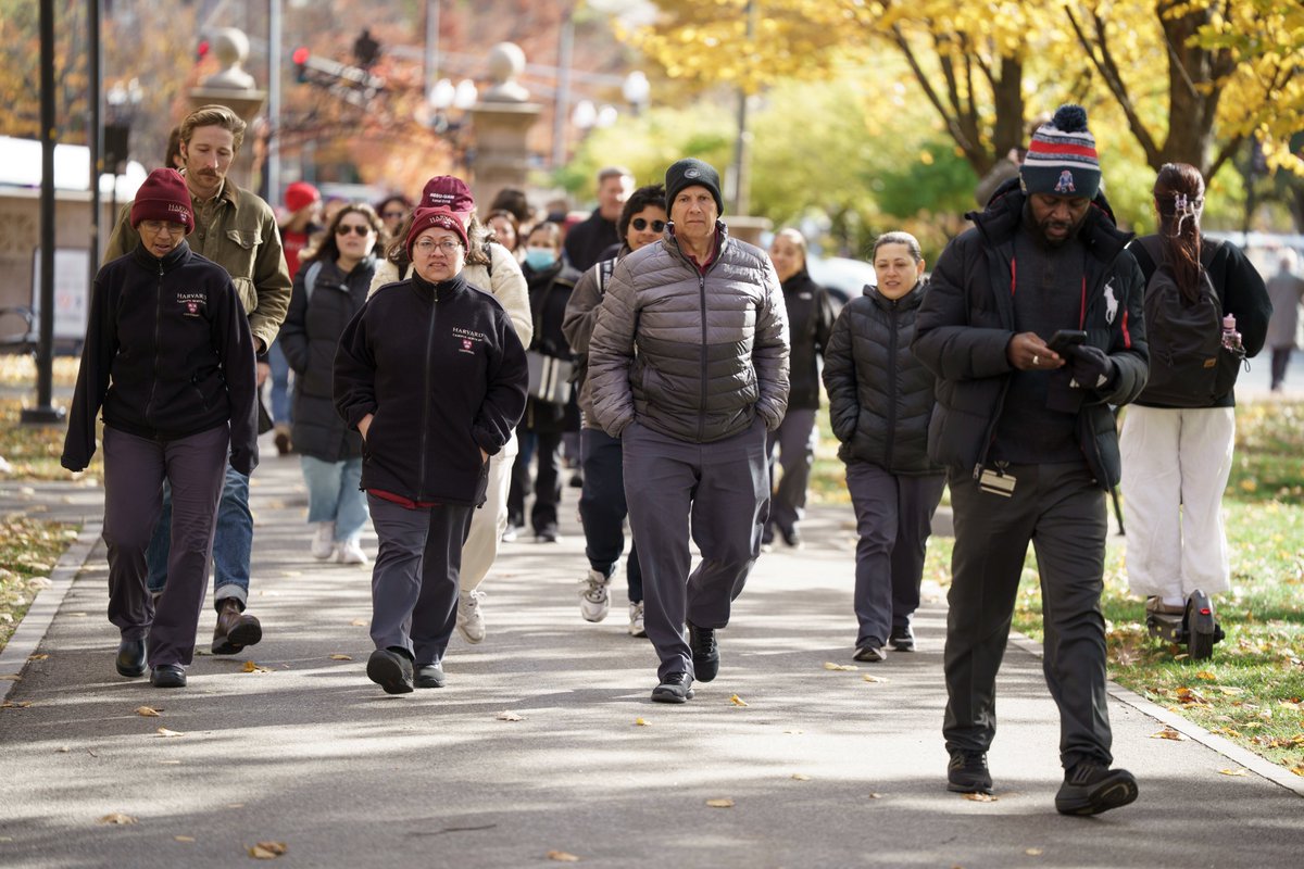 32BJSEIU's tweet photo. TODAY: @Harvard custodians and security guards held a rally on behalf of over 1,100 members currently in negotiations. 

With 10 days left until contract expiration, @Harvard has offered no wage increases for workers despite the high cost of living in MA. 

SHAME! https://t.co/o5moB82xsx