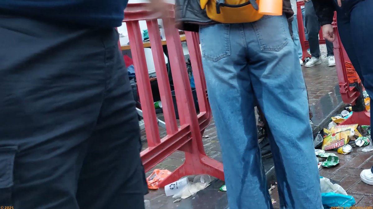 chilledcharlie3's tweet photo. More images of the poor girl who pissed herself waiting in line. https://t.co/1cXOhVcaI0
