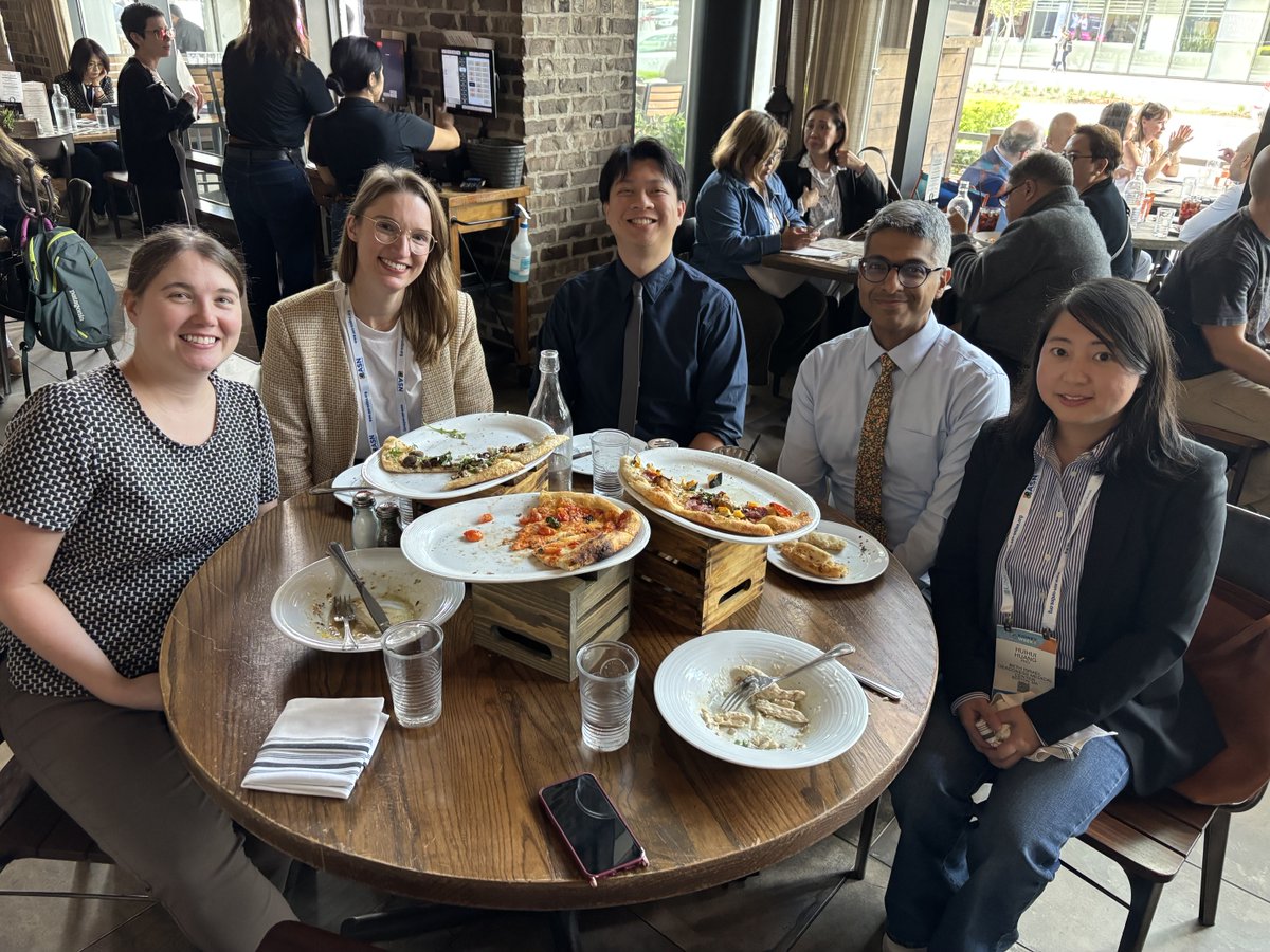 One of the joys of #kidneywk…catching up w mentees!

⁦<a href="/AmandaJClarkMD/">Amanda Clark, MD</a>⁩ - faculty ⁦<a href="/UTSWMedCenter/">UT Southwestern Medical Center</a>⁩ Peds
⁦<a href="/VEtzrodtMD/">Valerie Etzrodt</a>⁩ - IM resident ⁦<a href="/YaleIMed/">Yale Internal Medicine</a>⁩ 
⁦<a href="/HuihuiHuang4/">Huihui Huang</a>⁩ - faculty ⁦<a href="/BIDMChealth/">BIDMC</a>⁩