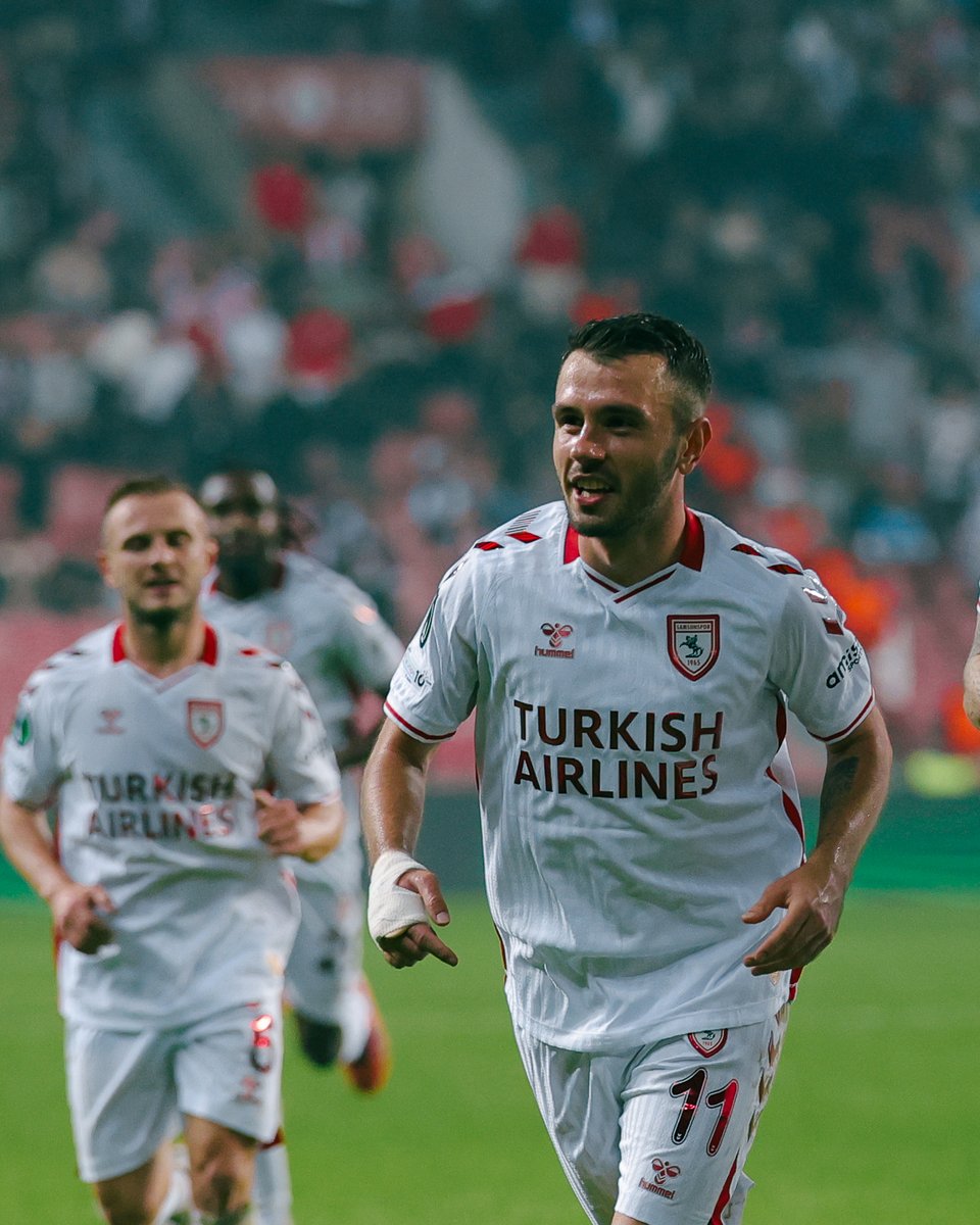 Samsunspor's tweet photo. 📸 Mücadelenin içinden anlar!

Samsunspor 3 - 0 Hamrun Spartans FC

📎 Detaylar web sitemizde.
👉 https://t.co/PSVMzZzjmC

#SAMvHMR #Samsunspor #UECL #AtatürklüArma #FromSamsuntoEurope #UEFA #ConferenceLeague https://t.co/jpw9AnL6mH