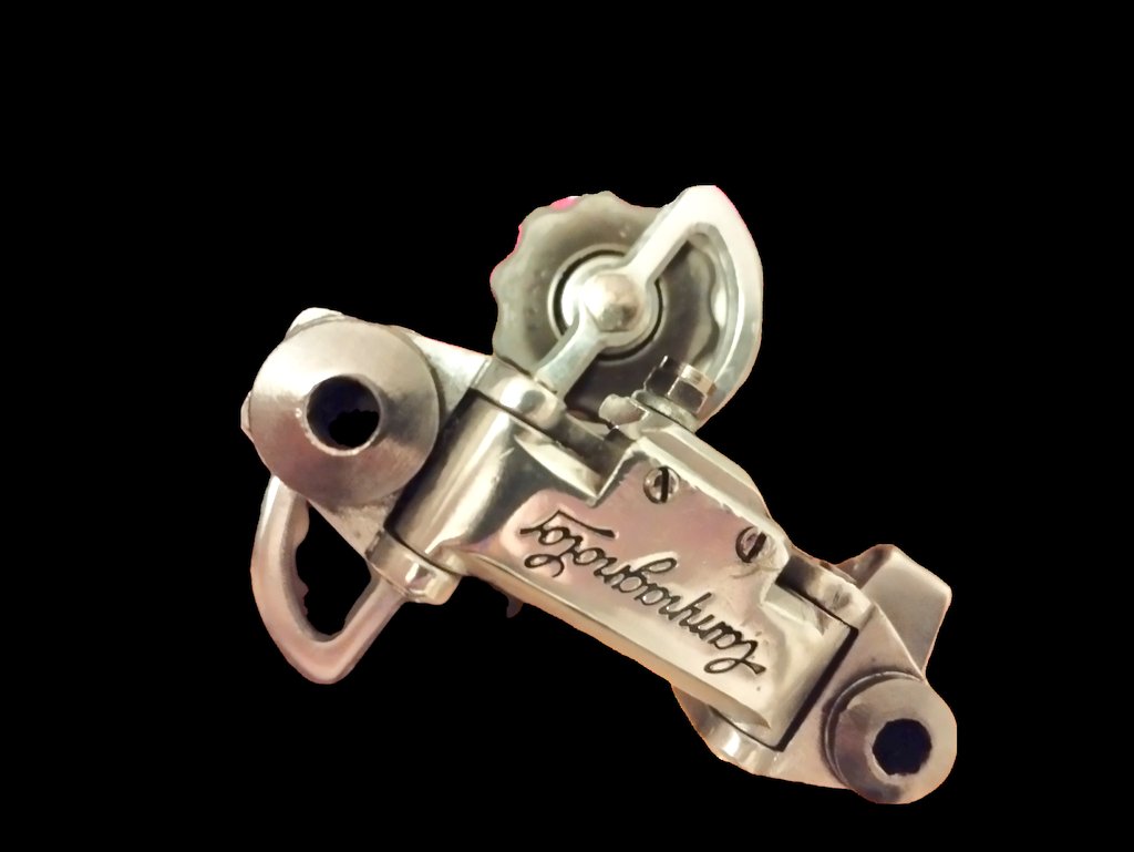 Me flipa el cambio trasero #Campagnolo 🇮🇹 , comprado en un mercadillo de #Bicis Clásicas 🚲 en #Arztiniega este verano #LaKarpy #LicorKarpy #BodegasAncha #Amurrio #Alava #Euskadi 💚🤍❤️