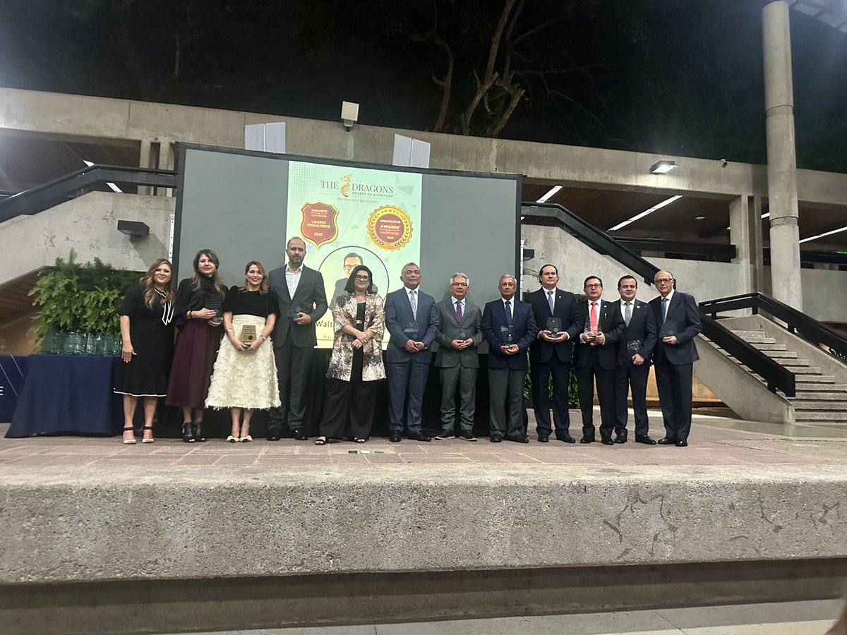 El liderazgo con propósito deja huella 💪🧡
Nuestra Gerente General, Gina Carvajal Vega, fue reconocida por los The Dragons Awards of Happiness por su liderazgo con impacto social al frente del Banco Popular.
#BancoPopular #LiderazgoConPropósito #OrgulloBP #BancaSocial