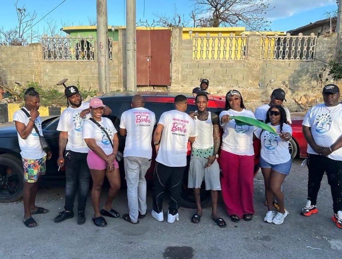 updatecharts's tweet image. MÃE! Equipe de Nicki Minaj está na Jamaica prestando auxílio e realizando doações às vítimas do Furacão Melissa, o mais violento a atingir a região neste século.