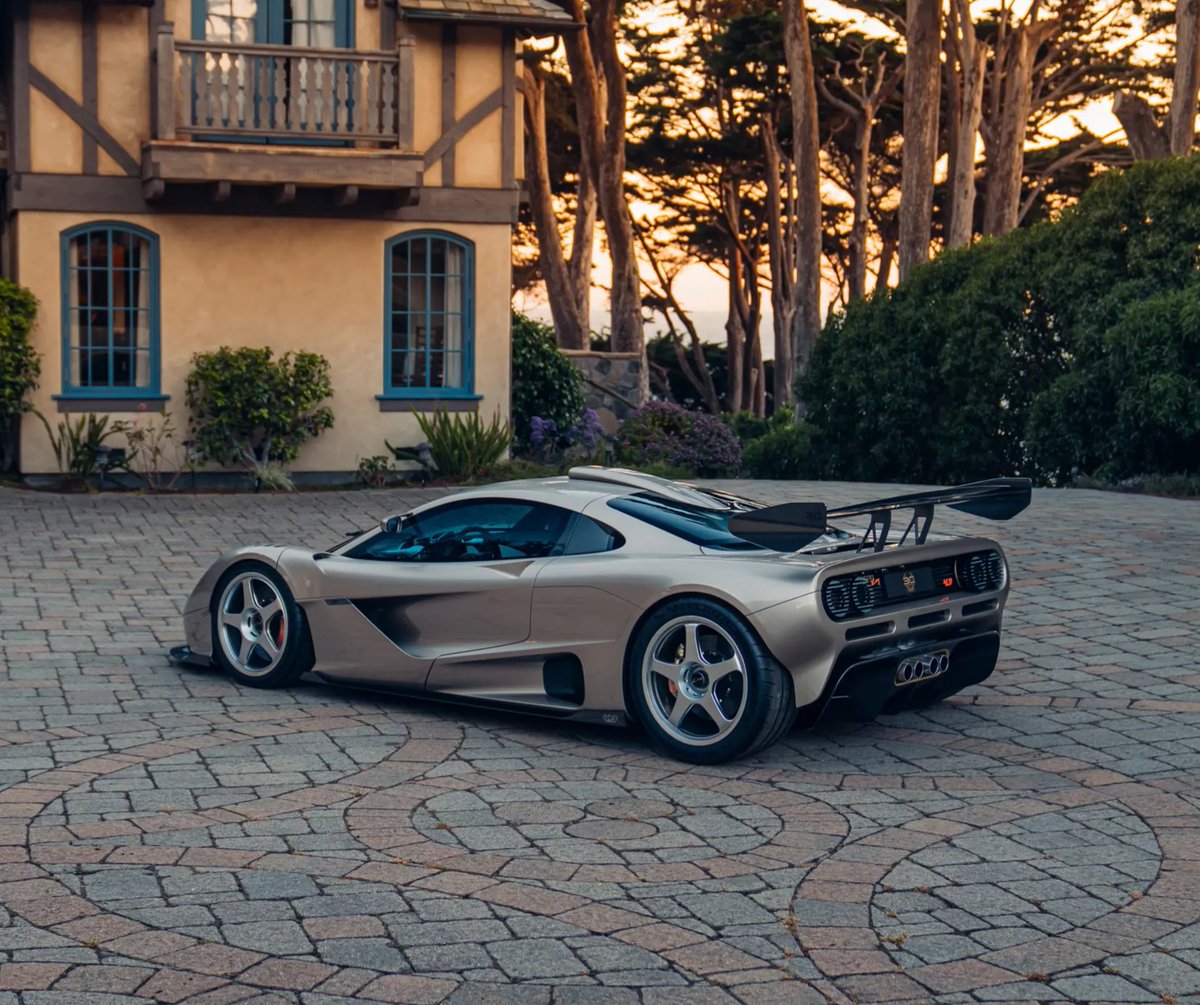 This might be the ultimate new car... for $20,000,000+  🤯

Gordon Murray's S1 LM (Chassis #1) is up for auction in Vegas.

Engine: 4.3L, 700+ hp Cosworth V12 
Redline: 12,100 RPM 
Weight: ~957 kg 
Gearbox: 6-speed MANUAL

The buyer specs it with Gordon Murray