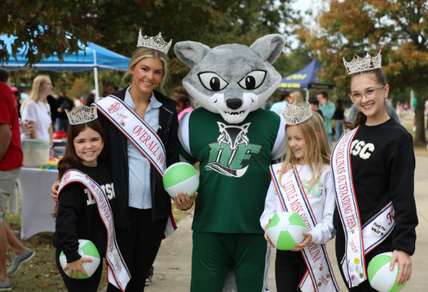 dutchforkhigh's tweet photo. DFHS Beta Club volunteered at the Buddy Walk on Nov 2 for National Down Syndrome Awareness Month — helping vendors, playing games with kids, and cheering walkers. Proud of our Betas for spreading kindness and inclusion! #SetTheStandard #BetaClub #DFHS #DownSyndromeAwarenessMonth https://t.co/okSPKZKbOk