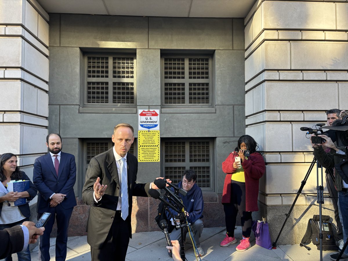 Meant to thread that last one. Sandwich Guy thanks everyone for their support, “emotional, spiritual, artistic or financial.” Intones, “Let us not forget that the great seal of the United States says…‘out of many, one.’…You all have a right to live a life that is free.”