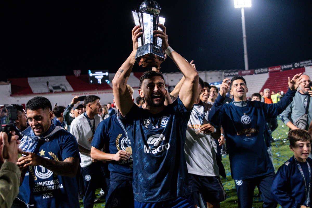 PipeRamis's tweet photo. Campeón de la Copa Argentina 🏆
Gracias @CSIRoficial 💙 https://t.co/YAN0xfMaVR