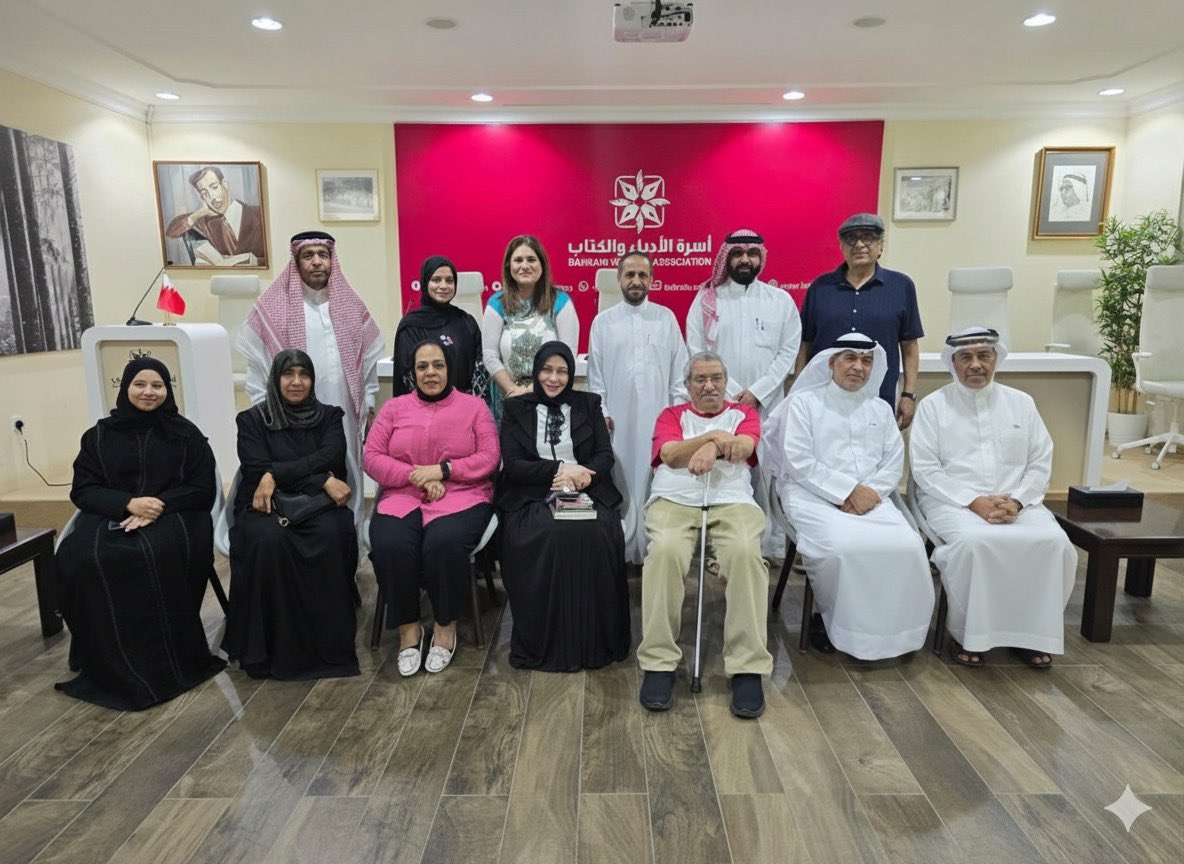 Shaimaalwatani's tweet image. أقام نادي القراءة في مختبر سرديات البحرين أمسية لمناقشة رواية ( مدن الحليب والثلج ) للكاتبة البحرينية جليلة السيد. قدمتُ خلال الأمسية ورقة قصيرة تتحدث عن الموضوعية في الرواية وأهمية طرح القضايا العامة من خلال الفن والأدب . 
#شيماء_الوطني