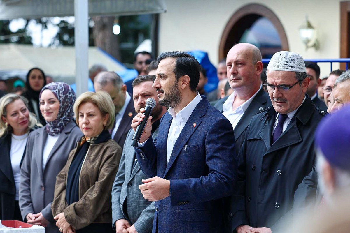 akkadinbagcilar's tweet photo. Mahmutbey Selanikliler Derneği’nin 102 yıldır sürdürdüğü Türbe Dede Pilav Günü’nde, İstanbul Valimiz Sayın Davut Gül, AK Parti İstanbul İl Başkanımız Sayın Abdullah Özdemir ve Belediye Başkanımız Sayın Yasin Yıldız’ın katılımlarıyla komşularımız ve hemşehrilerimizle bir araya geldik.

İl Yürütme Sorumlumuz Narin Yaprak Aydın başkanımızla beraber Kadın Kolları olarak programa misafir olduk.
Bu köklü geleneğin yaşatılmasına emek veren herkese teşekkür ediyoruz.