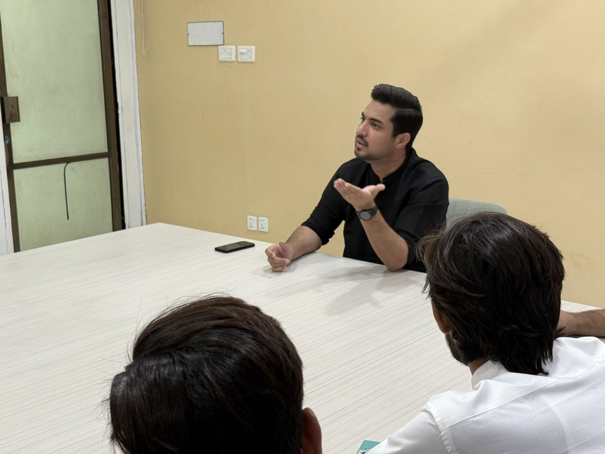 MuhammadAl9821's tweet image. ظلم کا نظام کب بدلے گا 
تم بدلو گے تب بدلے گا 
نوجوان کی جنگ 
اقرار الحسن کے سنگ
#Changesystem
#ChangePakistan
@iqrarulhassan