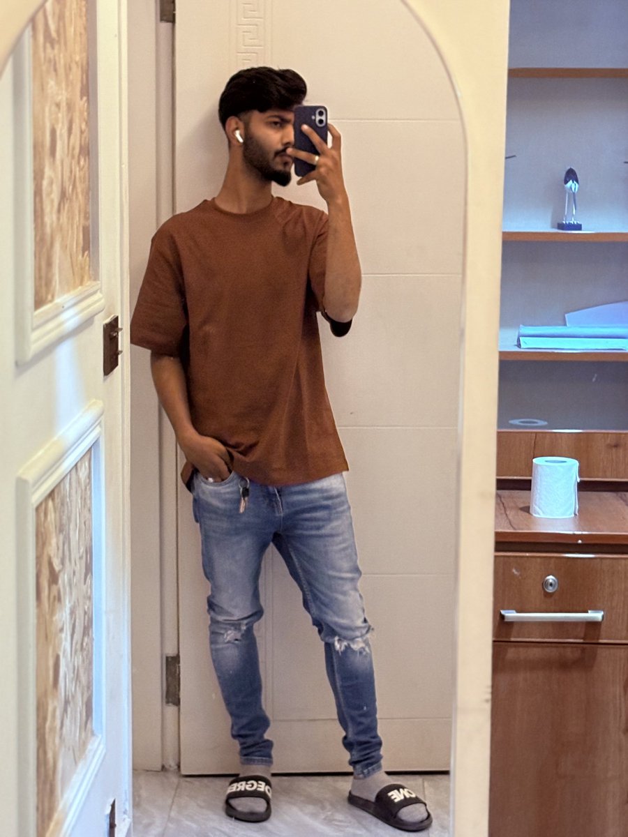 Meri takleef ki wajh tum nahi ho, 

Takleef ki wajh ye hai ki, tum nahi ho.