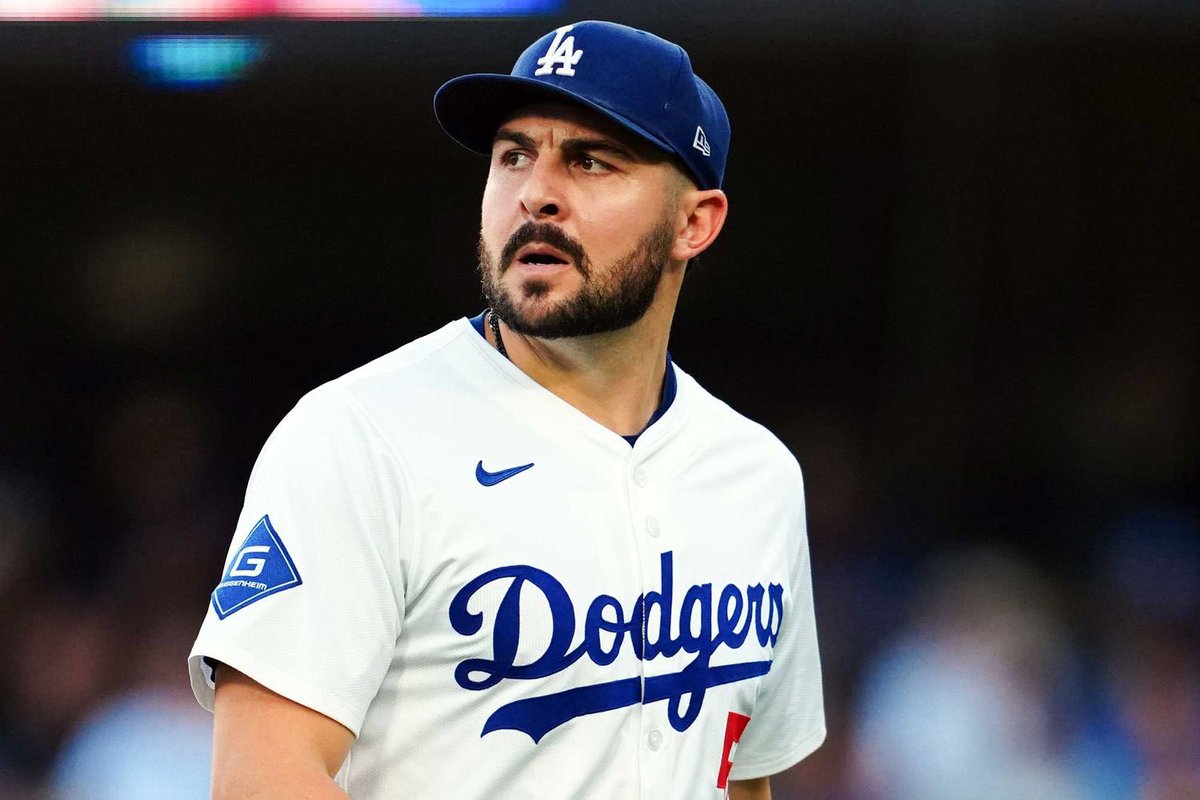 DodgersNation's tweet photo. Alex Vesia will be back with the Dodgers for the 2026 season 🚨

We’re heartbroken Vesia couldn’t be with the team during the World Series and parade but some things are bigger than baseball.

We send love and prayers to his family as they navigate this difficult time. https://t.co/ysJcoplXzR