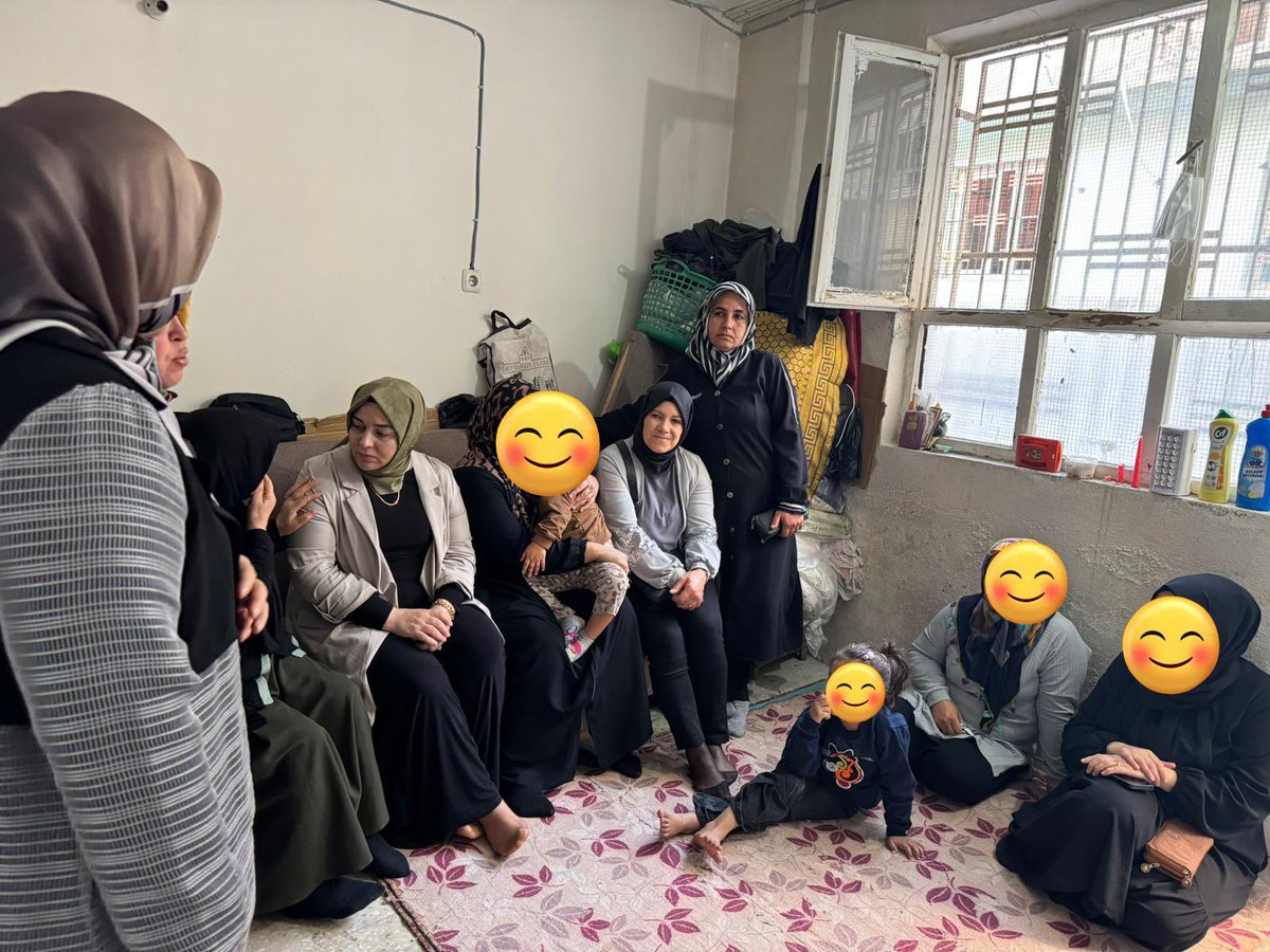 İlçe Başkanımız Mustafa Bağmancı;

Kadın Kolları Başkanımız Fatma Ocak ve Yönetim Kurulu Üyelerimiz; düzenlenen mahalle ve ev toplantılarında vatandaşlarımızla bir araya gelerek, talepleri yerinde dinlediler.

#30GündeŞanlıurfa 
#AKHaliliye #AKParti #MustafaBağmancı #Şanlıurfa