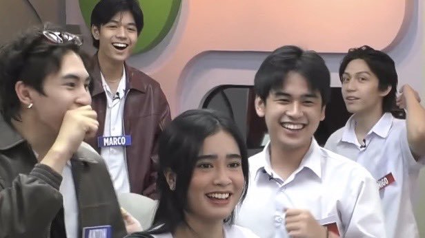 elzvsky's tweet photo. eliza, miguel, marco, anton, and iñigo in one frame HAHAHAHAHAHAHAHA
#PBBCollab2point0 https://t.co/cqOoEXHFgM