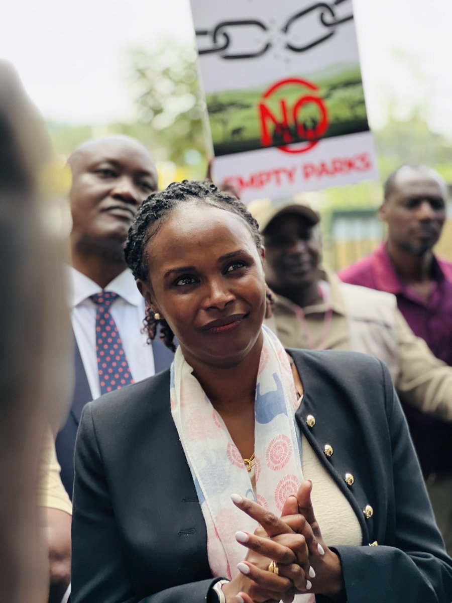 muli_brian_'s tweet photo. Ilibidi atuskize and we are not stopping until we see changes
#AbolishKWSGatewayFees #FreeTheGate https://t.co/5yP8IGSkVk