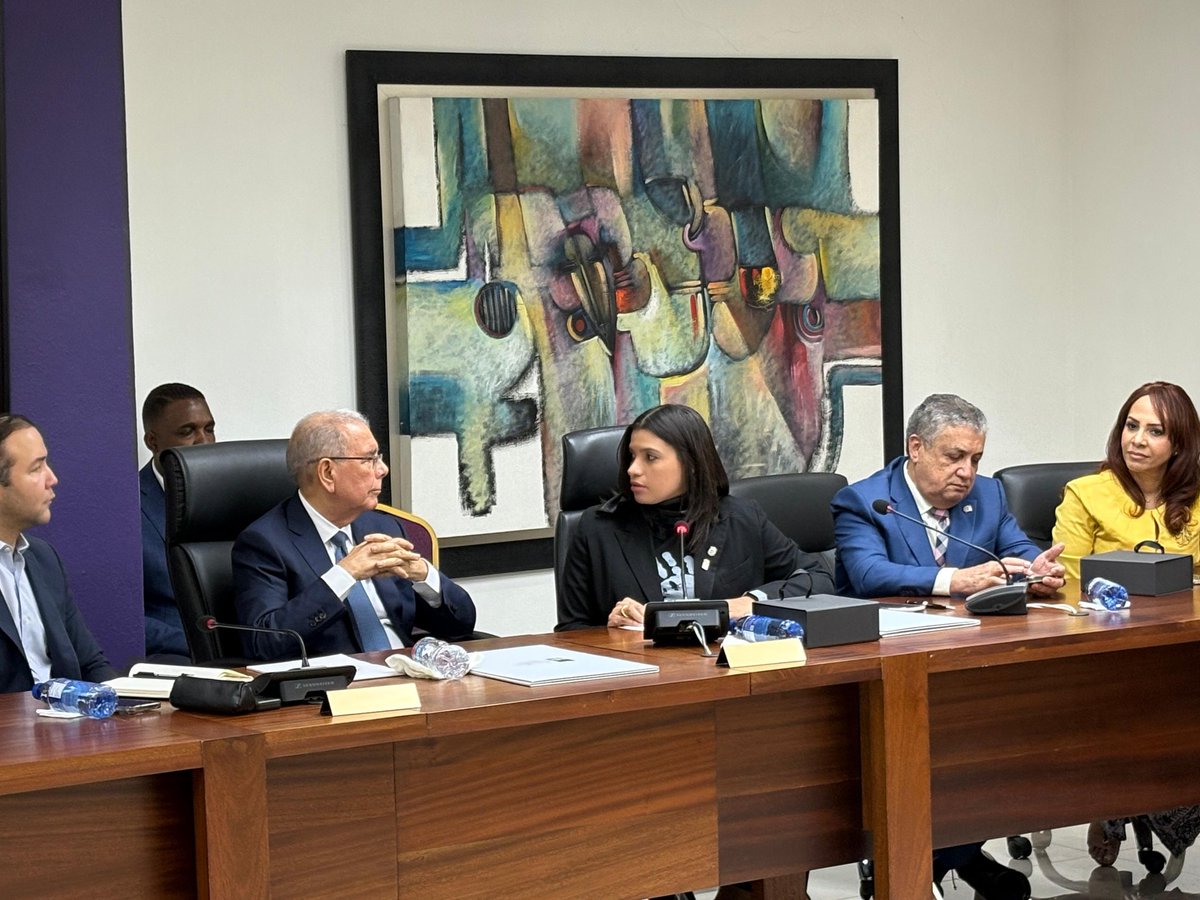 de_lacru12's tweet photo. #Dejalair  es uno de los mejores proyectos para salvaguardar la vida de la mujer el ex mandatario Danilo Medina también se suma como muestra de apoyo al proyecto https://t.co/rdIEVcuThK
