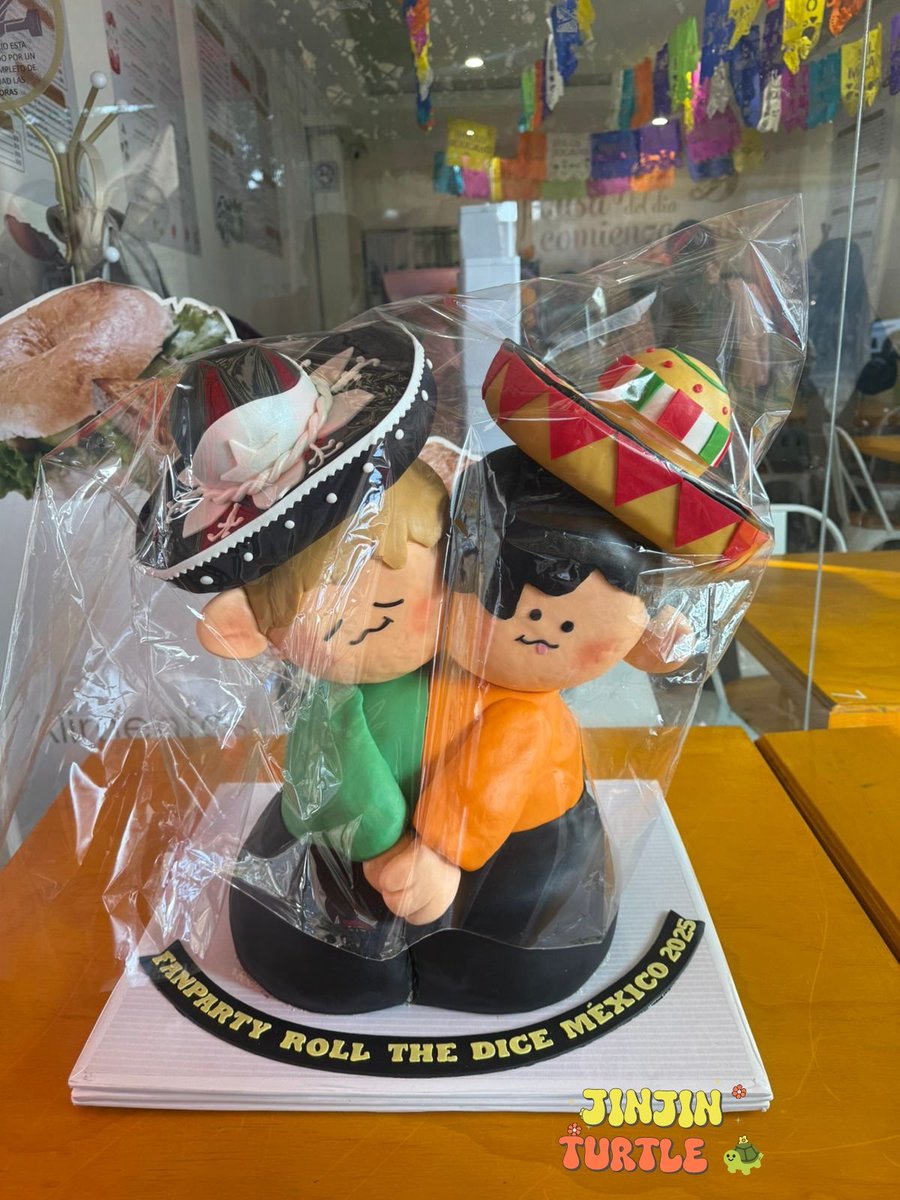jinjinturtle's tweet photo. 🎲 | #ZOONIZINI 
[FANPARTY "Roll The Dice" México 2025] — FANPROJECT—
💚🧡 Team ZooniZini LATAM 💚🧡

El día de ayer se entregaron los regalos aprobados por Fantagio para #ZOONIZINI.
El pastel de ZooniZini Mexicanos y los reconocimientos se entregaron con éxito 🙌🏻🥰 https://t.co/OWFqC9d3jk